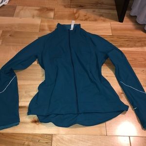 LULULEMON ZIPPER JACKET SIZE 4